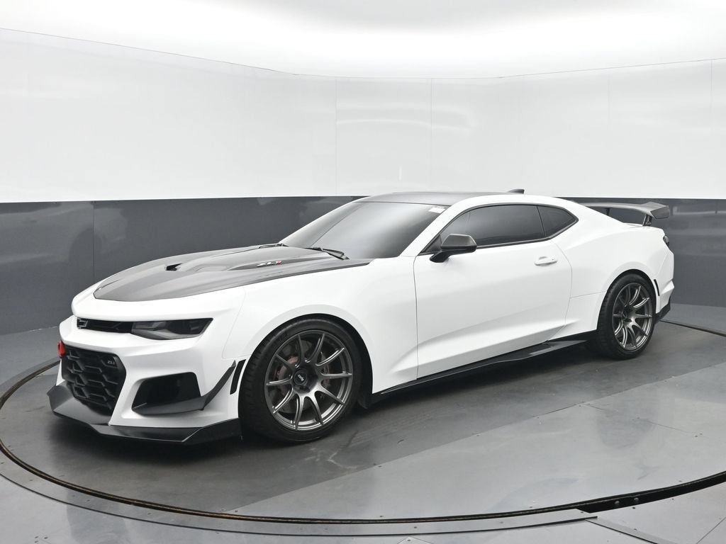 Used 2019 Chevrolet Camaro ZL1 RWD image 7
