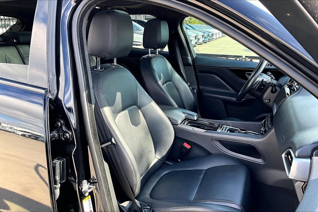 Used 2020 Jaguar F-PACE Premium AWD/4WD image 9