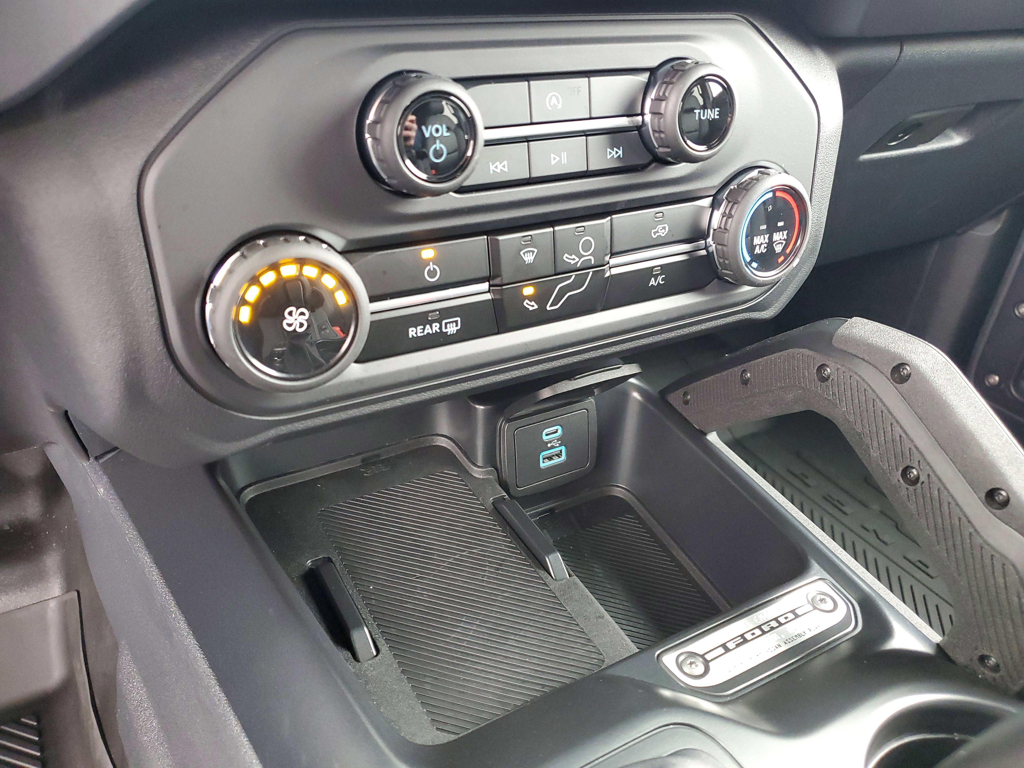 Used 2025 Ford Bronco Badlands image 26