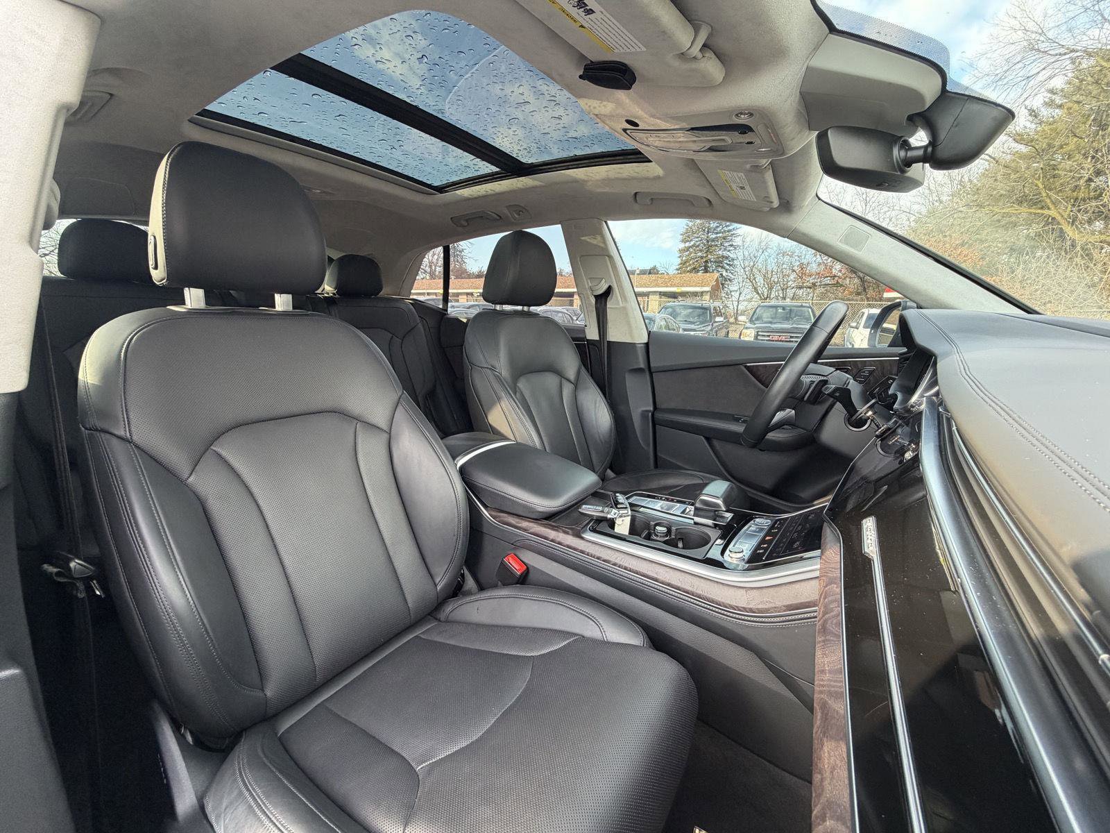 Used 2019 Audi Q8 Prestige w/ Luxury Package image 29