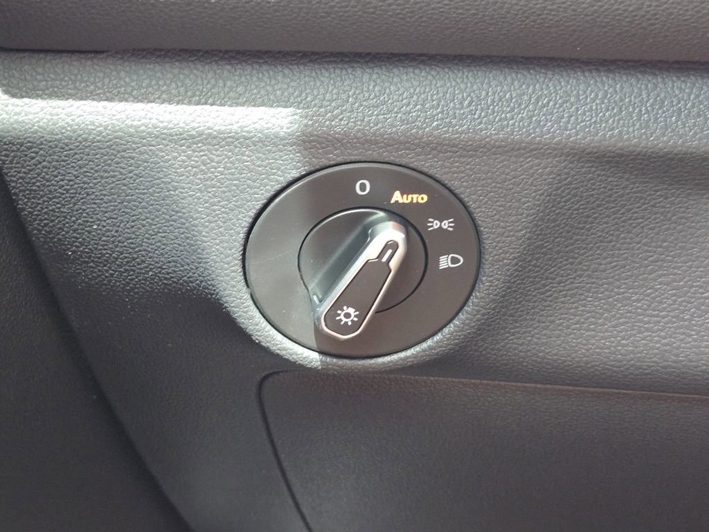 Used 2025 Volkswagen Jetta Sport image 22