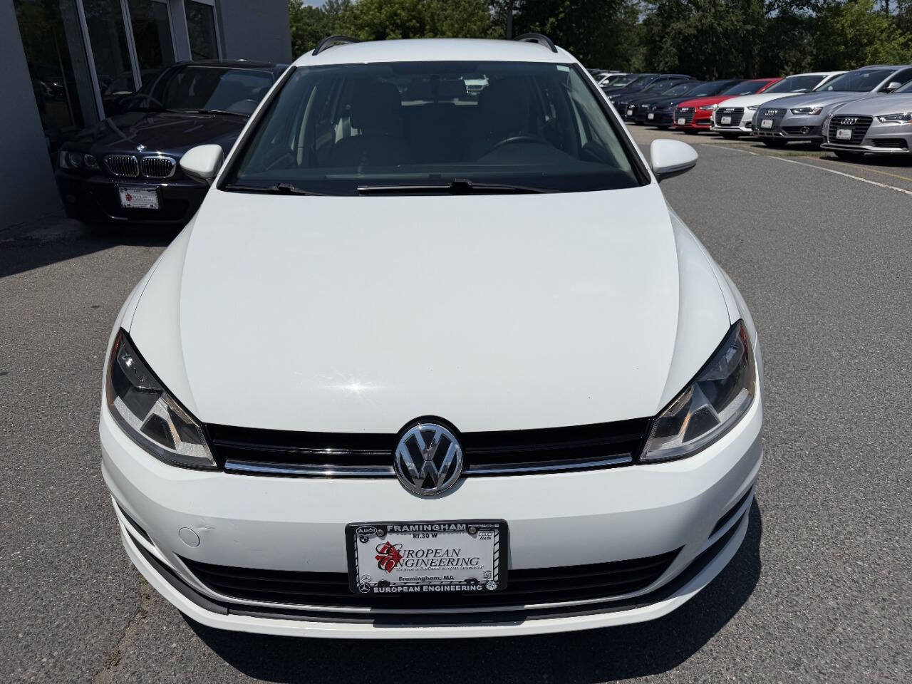 Used 2017 Volkswagen Golf S w/ Driver Assistance Package AWD/4WD image 2
