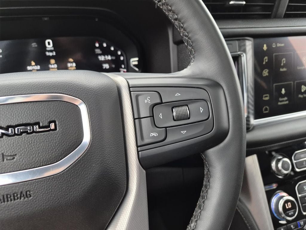 Used 2023 GMC Yukon Denali RWD image 27