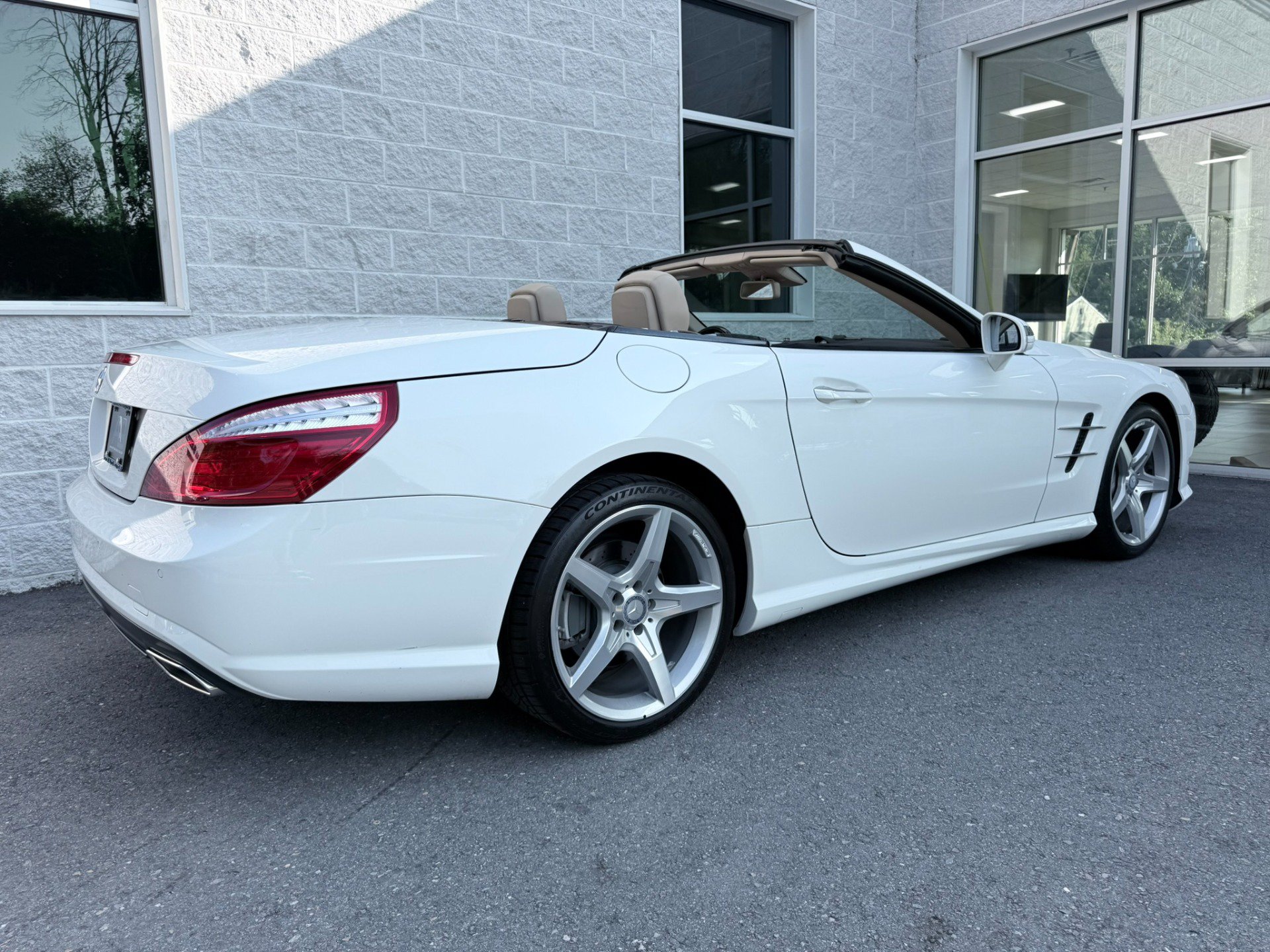 Used 2015 Mercedes-Benz SL 550 image 36