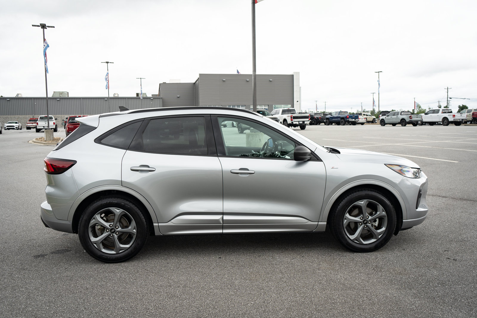 Used 2024 Ford Escape ST-Line w/ Cold Weather Package FWD image 11