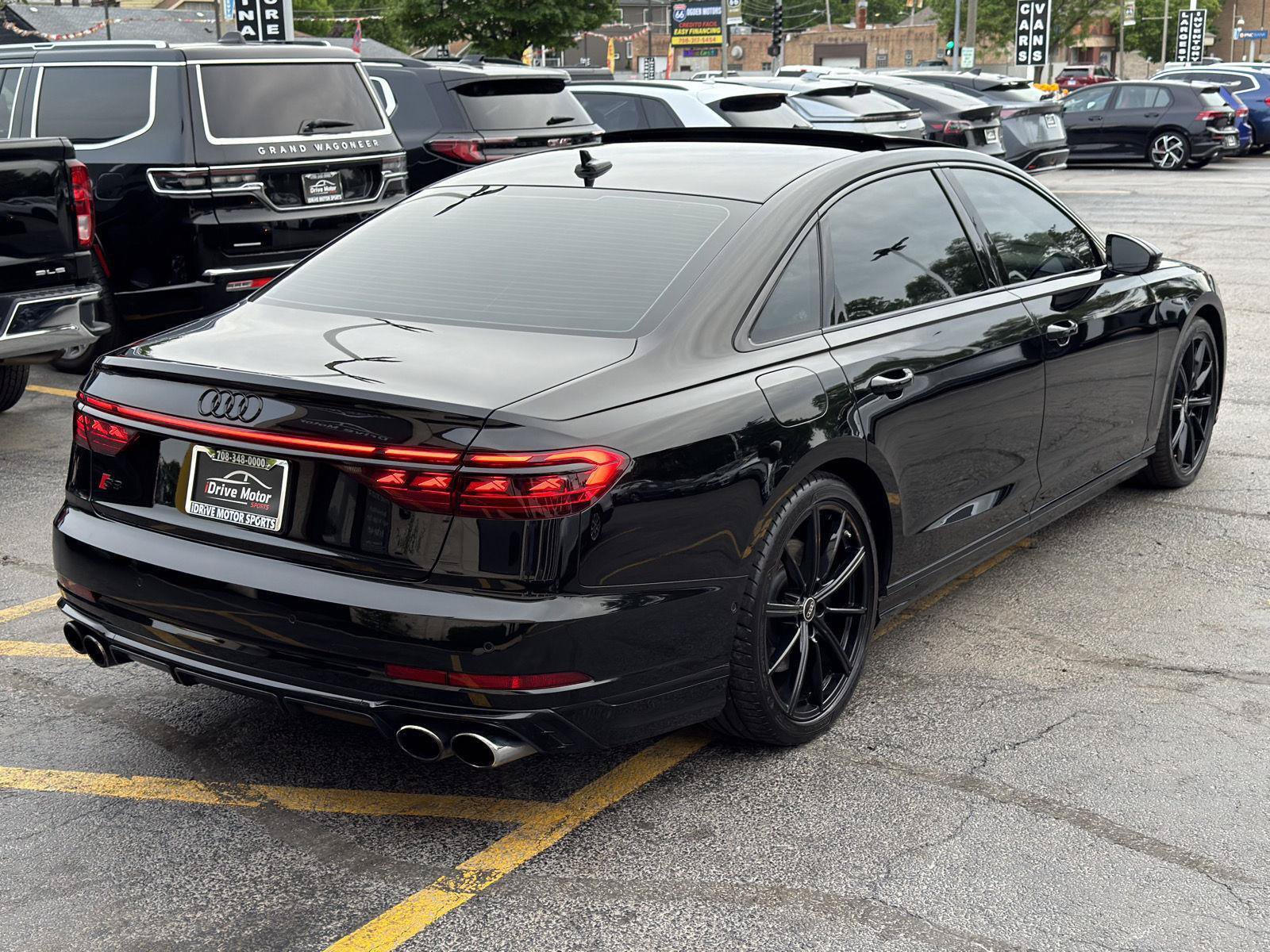 Used 2022 Audi S8 AWD/4WD image 10