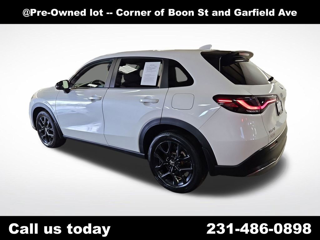 Used 2023 Honda HR-V Sport image 3