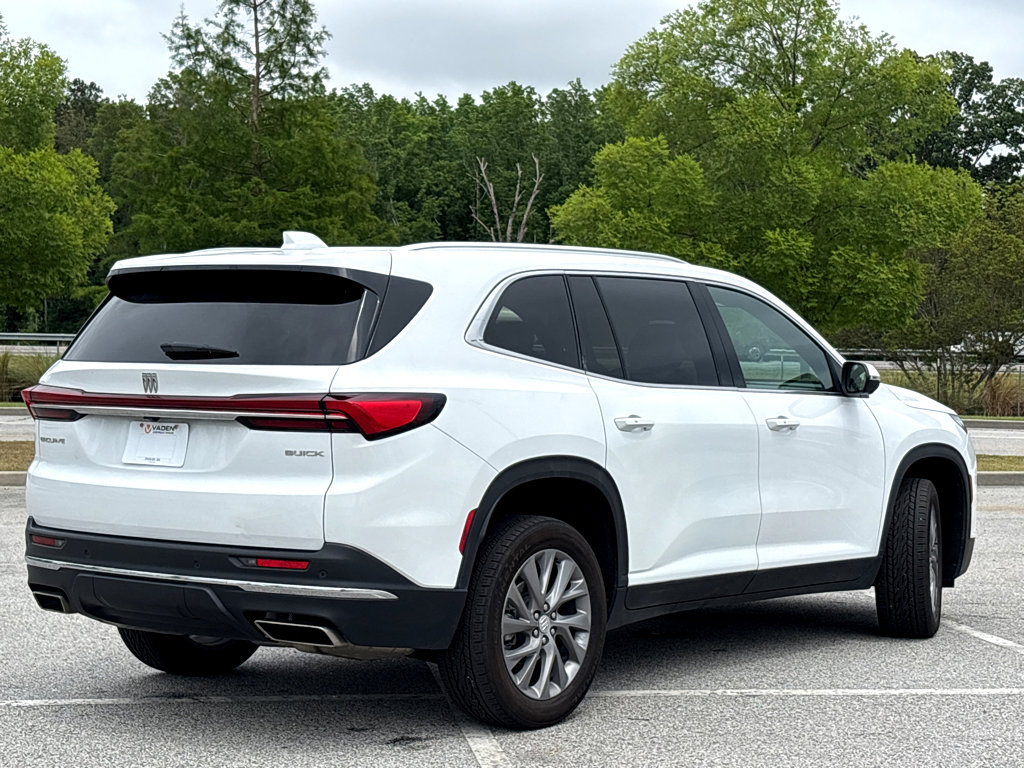 Used 2025 Buick Enclave Preferred FWD image 21