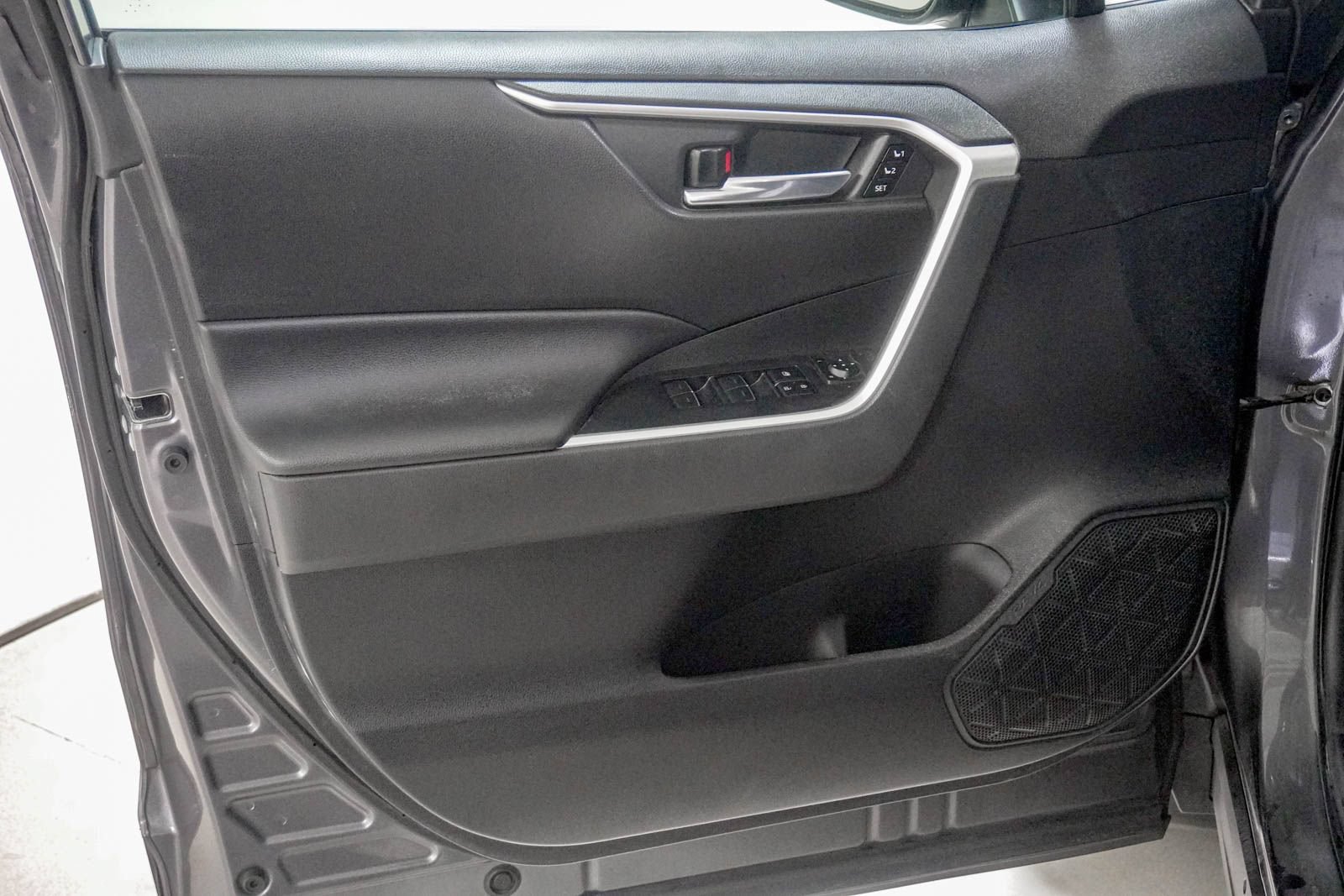 Used 2022 Toyota RAV4 XLE Premium AWD/4WD image 18