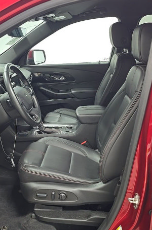 Used 2024 Chevrolet Traverse RS w/ LPO, Floor Liner Package AWD/4WD image 5