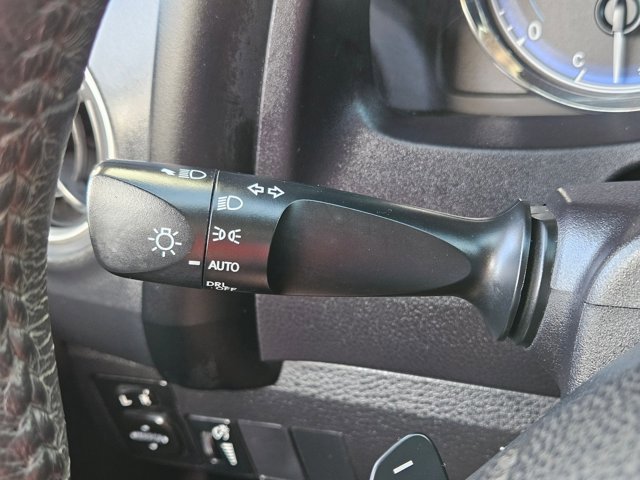 Used 2018 Toyota Corolla SE w/ SE Premium Package FWD image 16