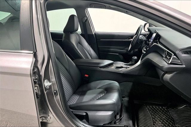 Used 2024 Toyota Camry SE image 30