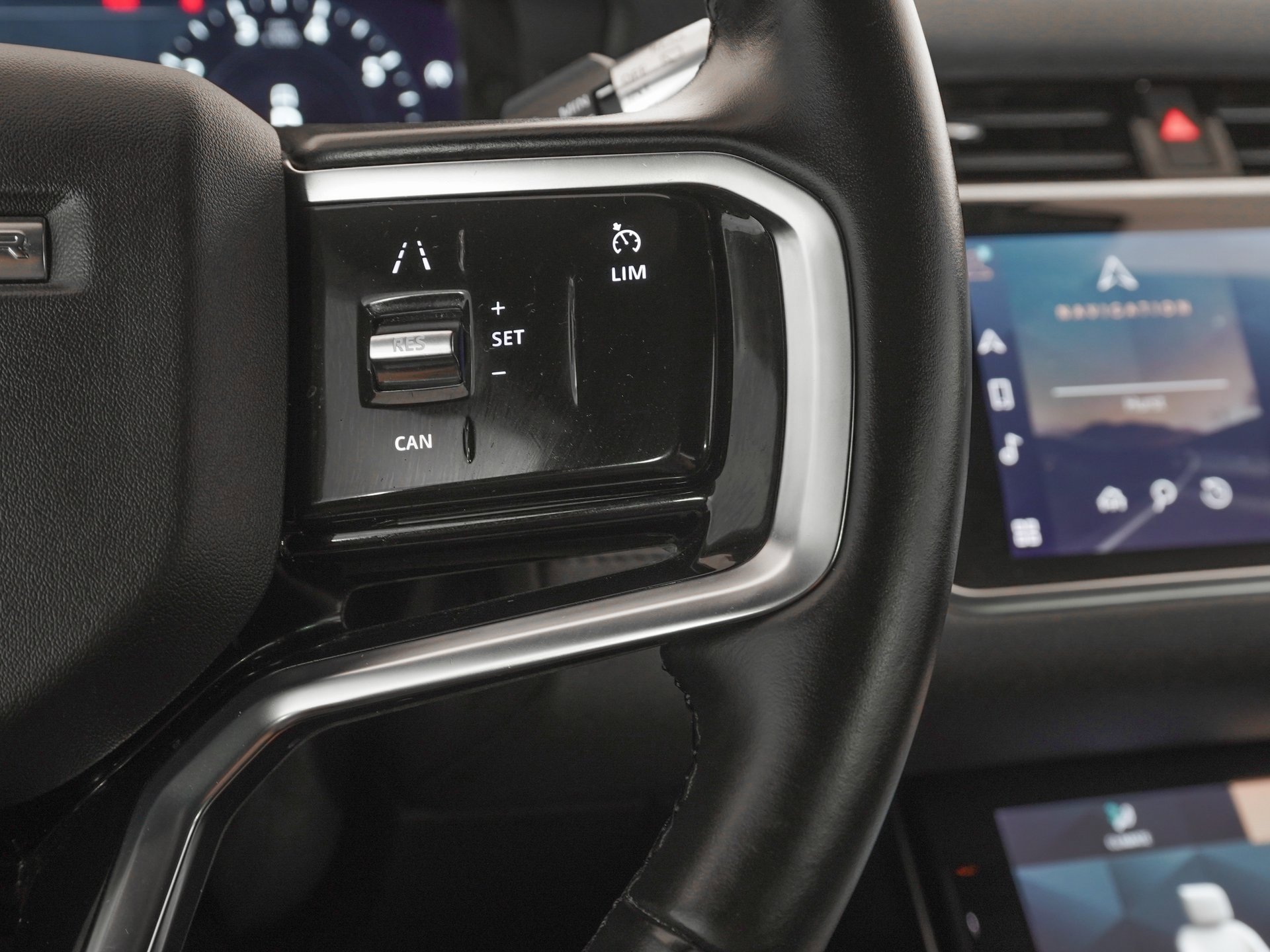 Used 2021 Land Rover Range Rover Evoque SE image 21