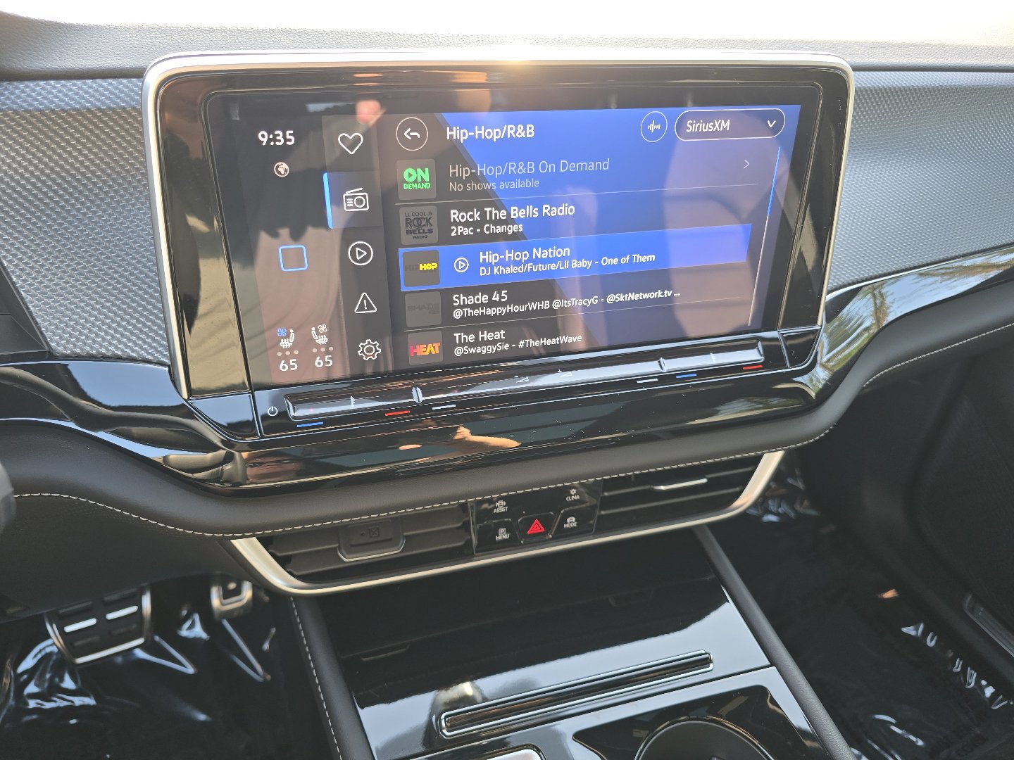 Certified 2025 Volkswagen Atlas Cross Sport SEL R-Line AWD/4WD image 39