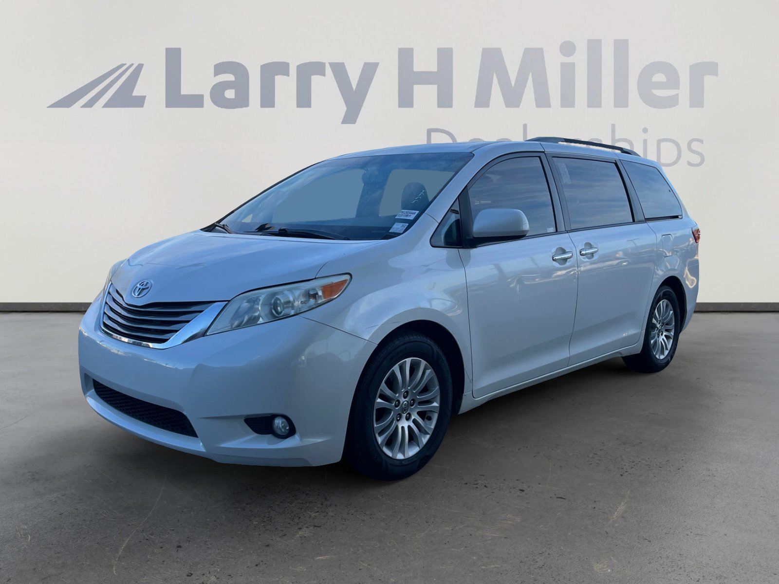 Used 2015 Toyota Sienna XLE w/ XLE Navigation Package