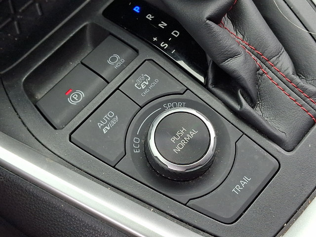 Used 2023 Toyota RAV4 SE w/ Weather & Moonroof Package AWD/4WD image 16