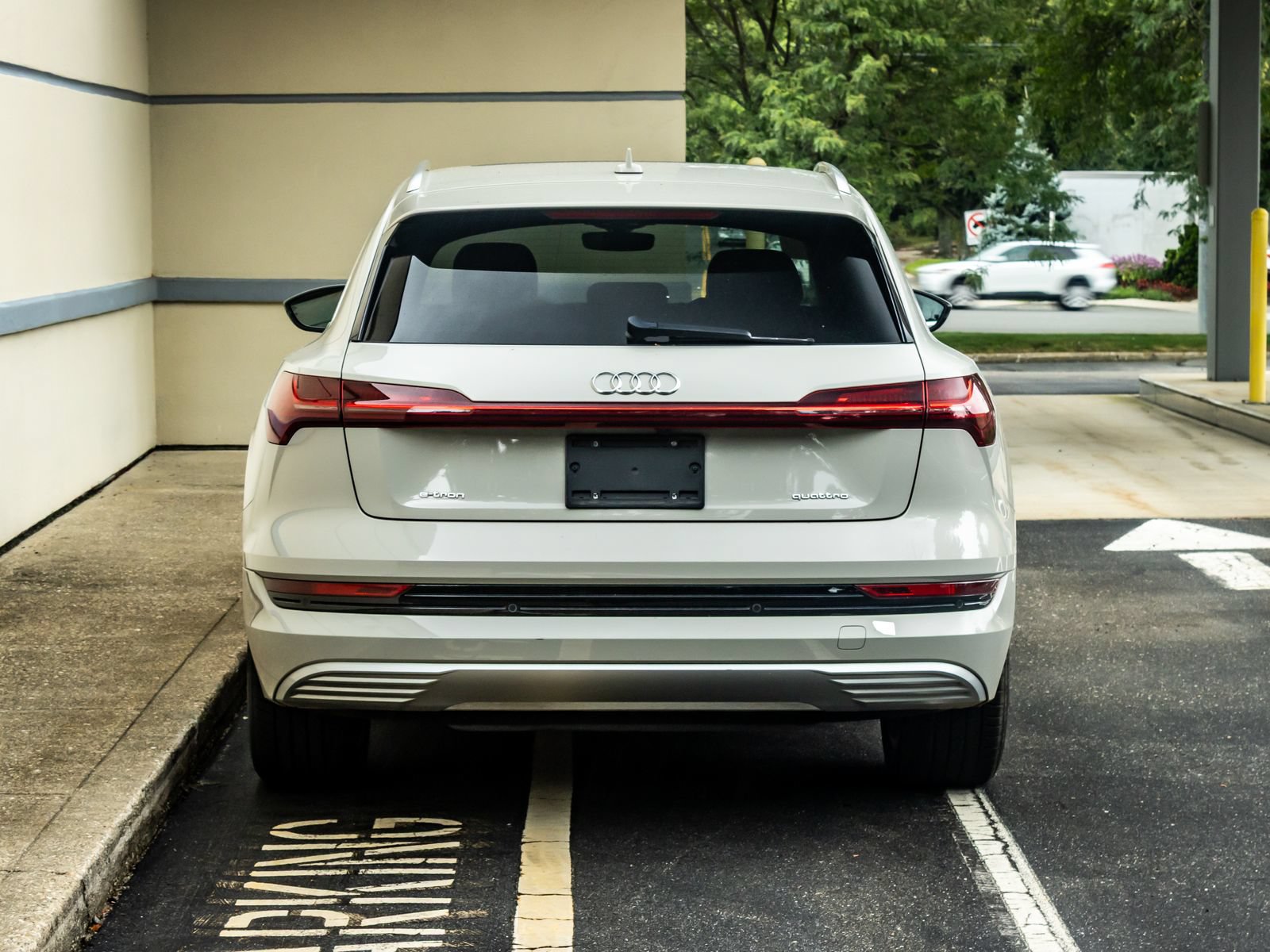 Used 2022 Audi e-tron Premium AWD/4WD image 6