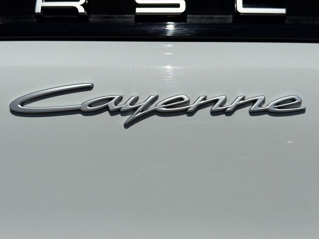 Used 2025 Porsche Cayenne AWD/4WD image 11