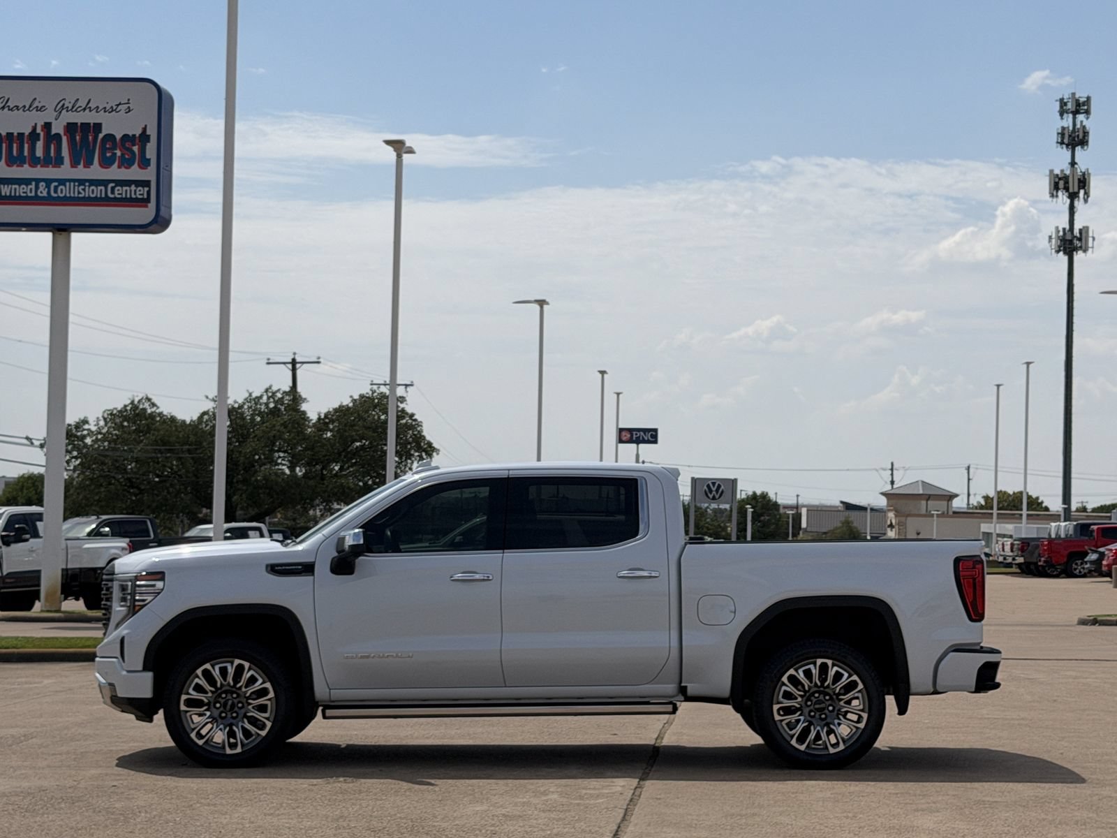 Used 2026 GMC Sierra 1500 Denali Ultimate AWD/4WD image 7