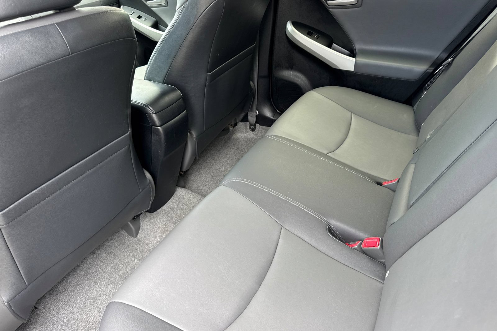 Used 2015 Toyota Prius Five FWD image 12