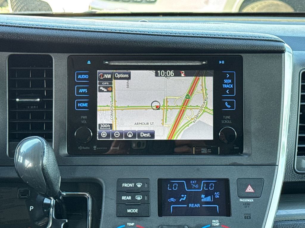 Used 2017 Toyota Sienna SE Premium image 22