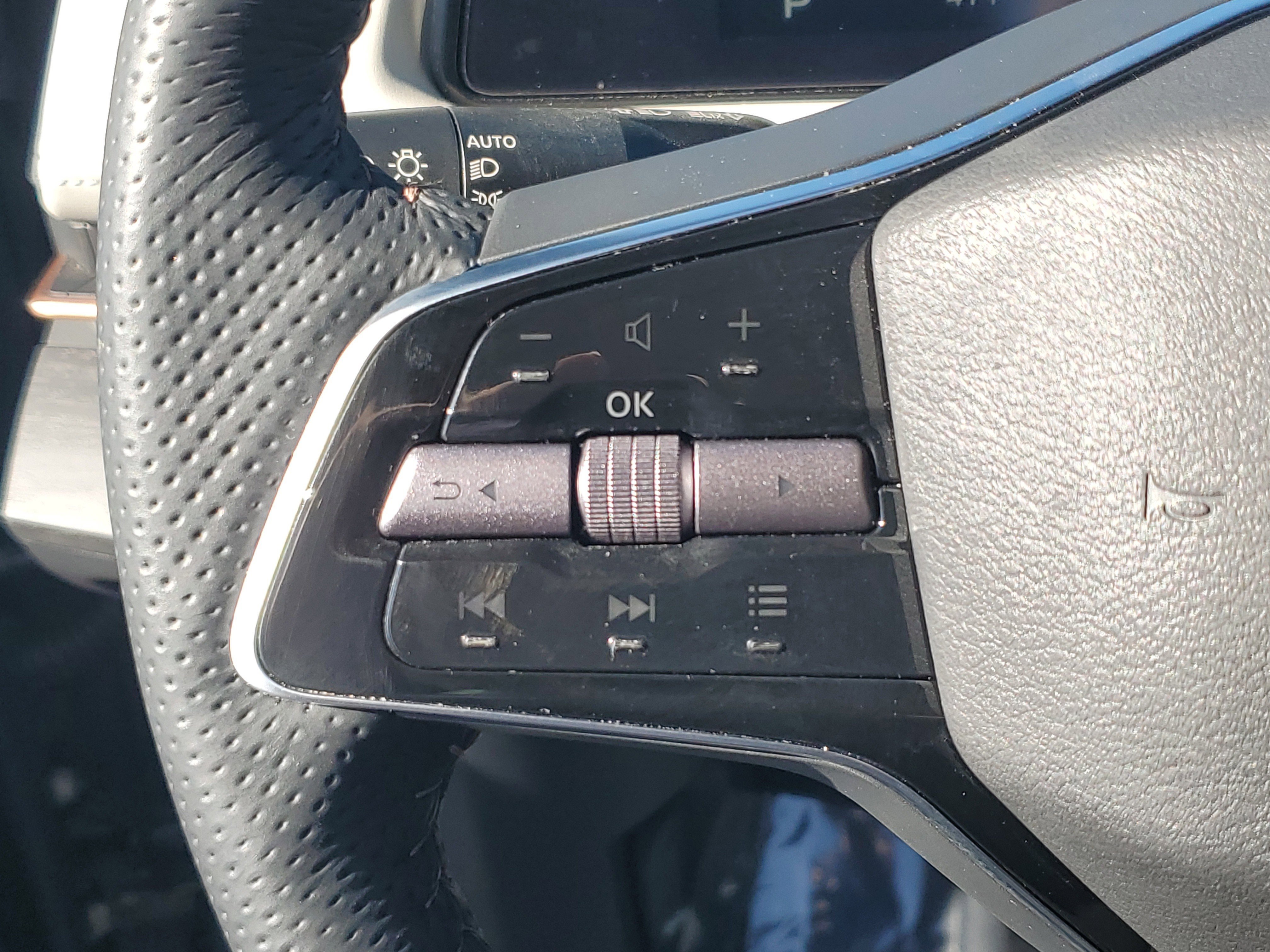 Certified 2023 Nissan Ariya FWD image 18