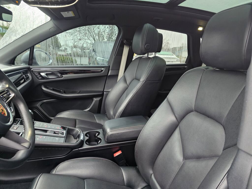 Used 2023 Porsche Macan w/ Premium Package Plus image 24