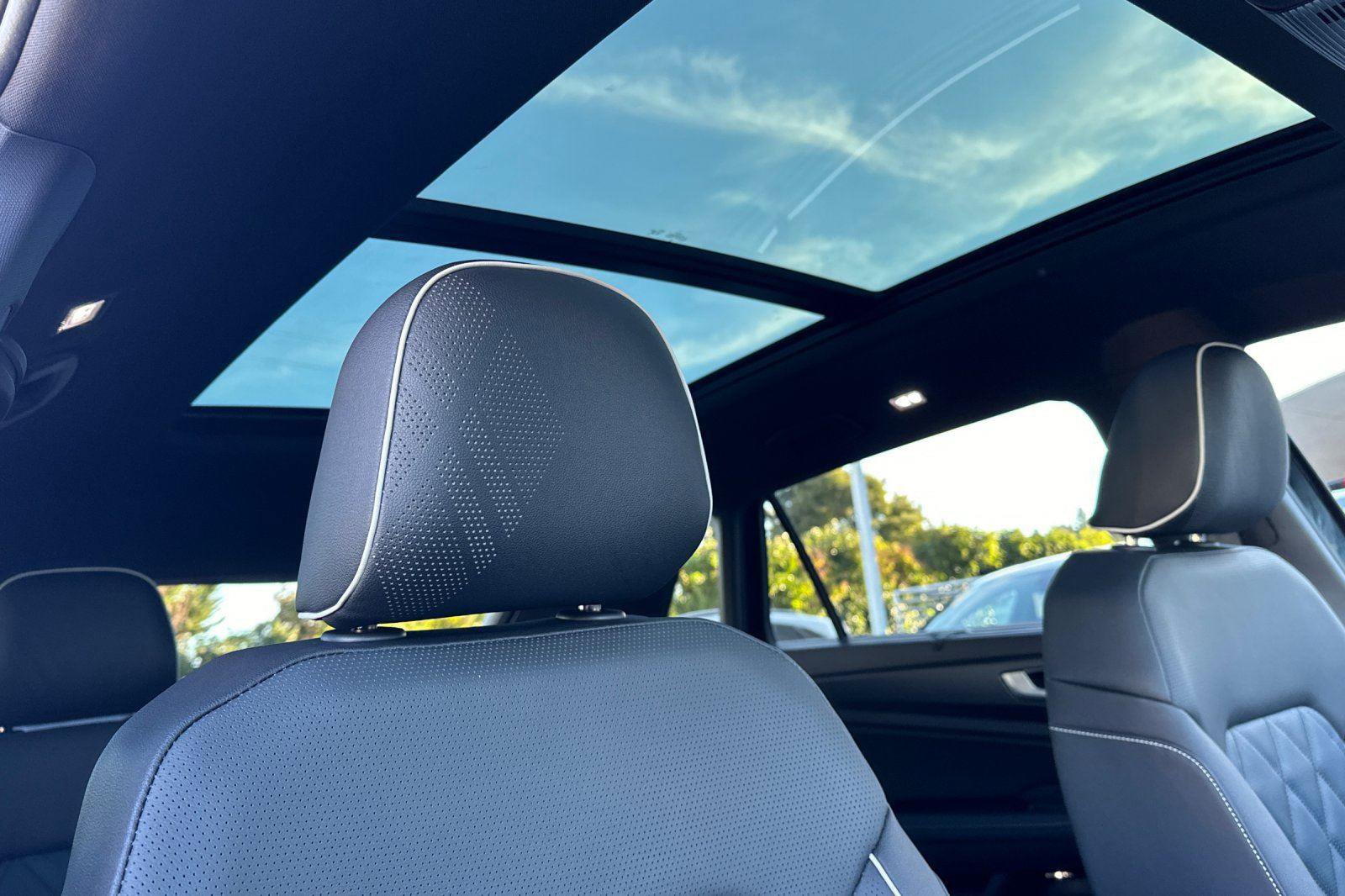 New 2026 Volkswagen Atlas Cross Sport SEL Premium R-Line image 16