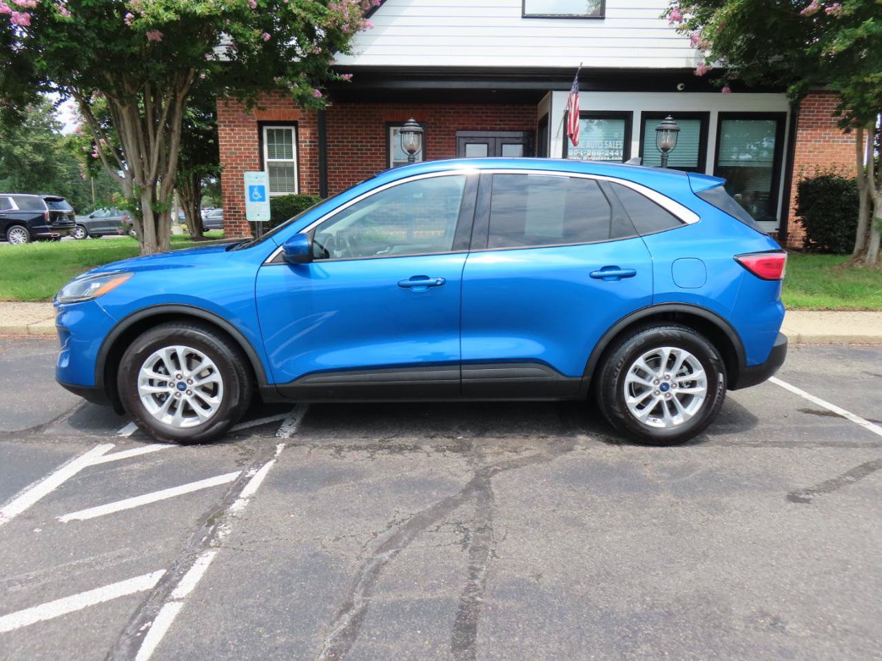 Used 2020 Ford Escape SE FWD image 3
