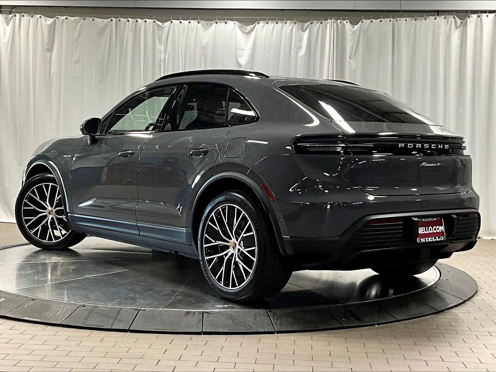 New 2026 Porsche Macan 4 Electric AWD/4WD image 3