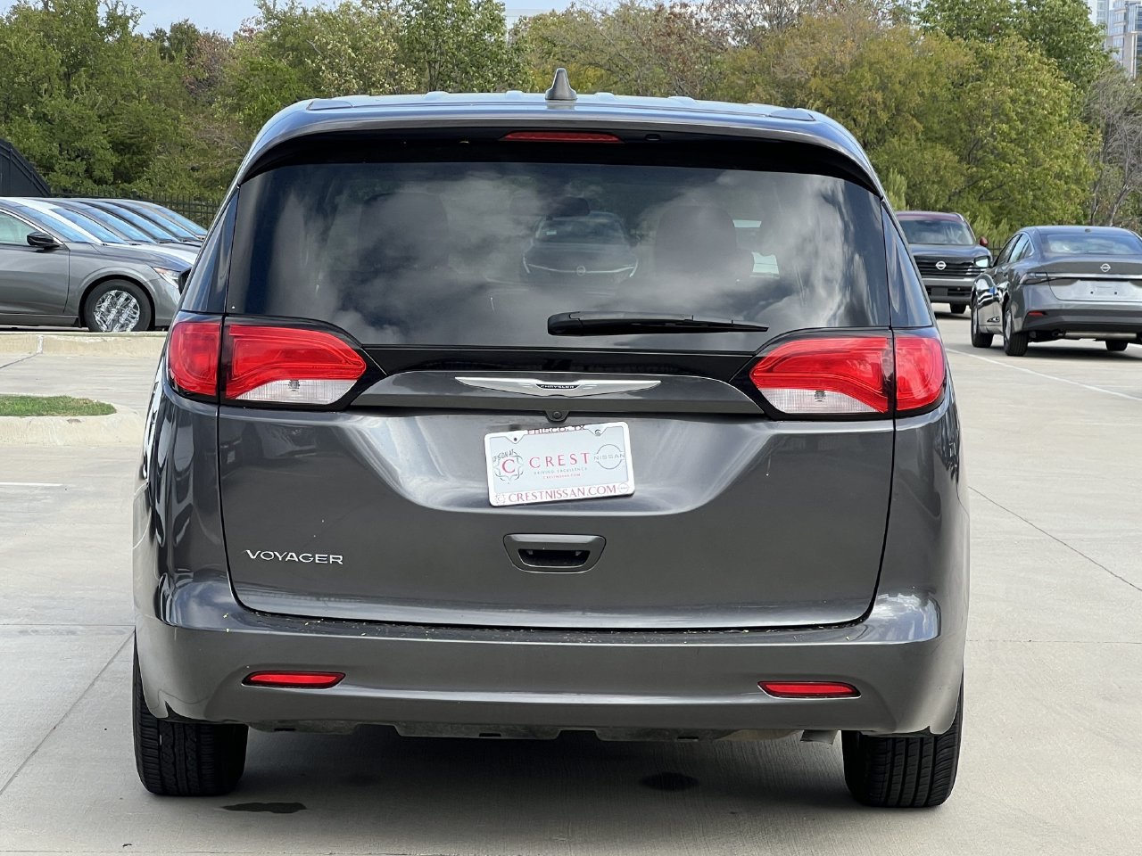 Used 2022 Chrysler Voyager LX FWD image 5