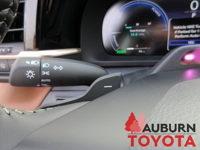 New 2025 Toyota Crown Signia image 12