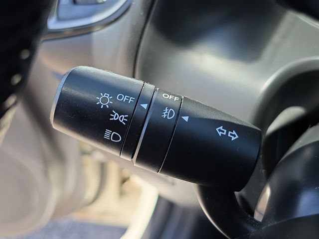 Used 2015 MAZDA MAZDA3 i Touring w/ Technology Package FWD image 23