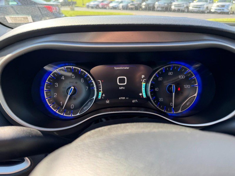 Used 2024 Chrysler Pacifica Touring-L FWD image 23
