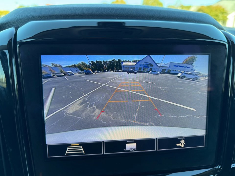 Used 2021 Chevrolet Traverse LT image 22