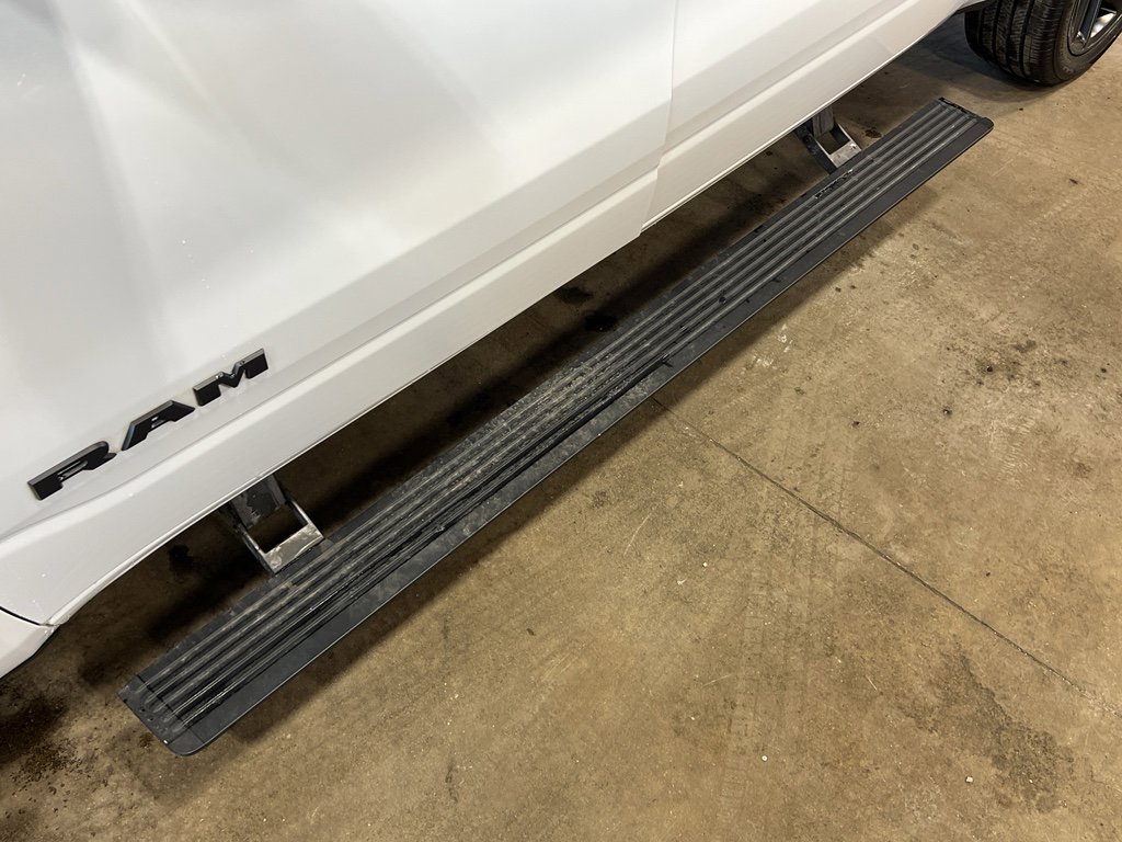 Used 2023 RAM 1500 Laramie AWD/4WD image 10