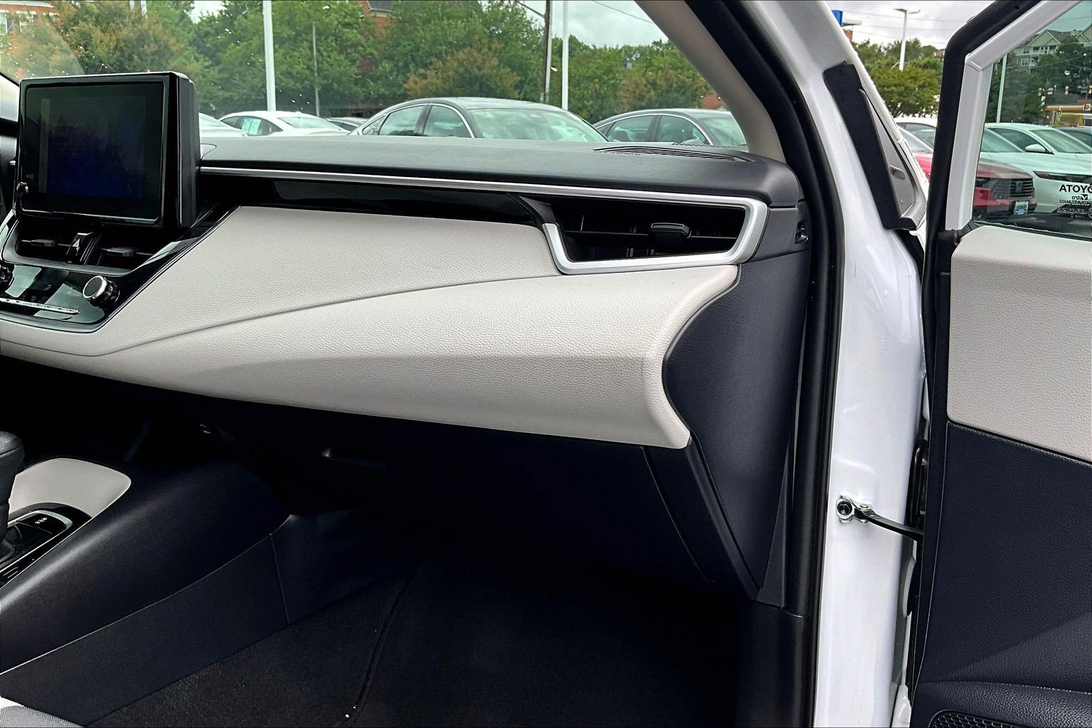 Used 2025 Toyota Corolla LE FWD image 16