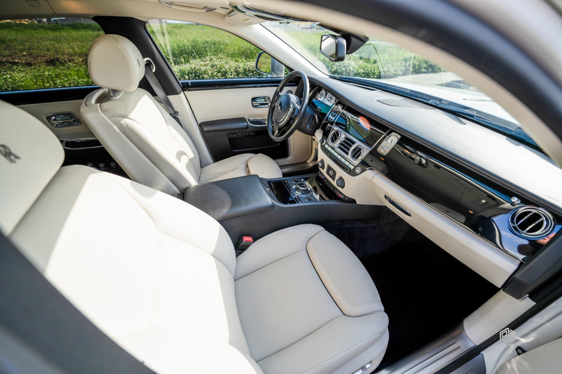 Used 2016 Rolls-Royce Ghost image 31
