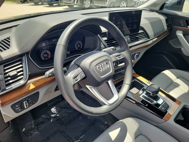 Certified 2023 Audi Q5 2.0T Premium Plus w/ Premium Plus Package AWD/4WD image 17