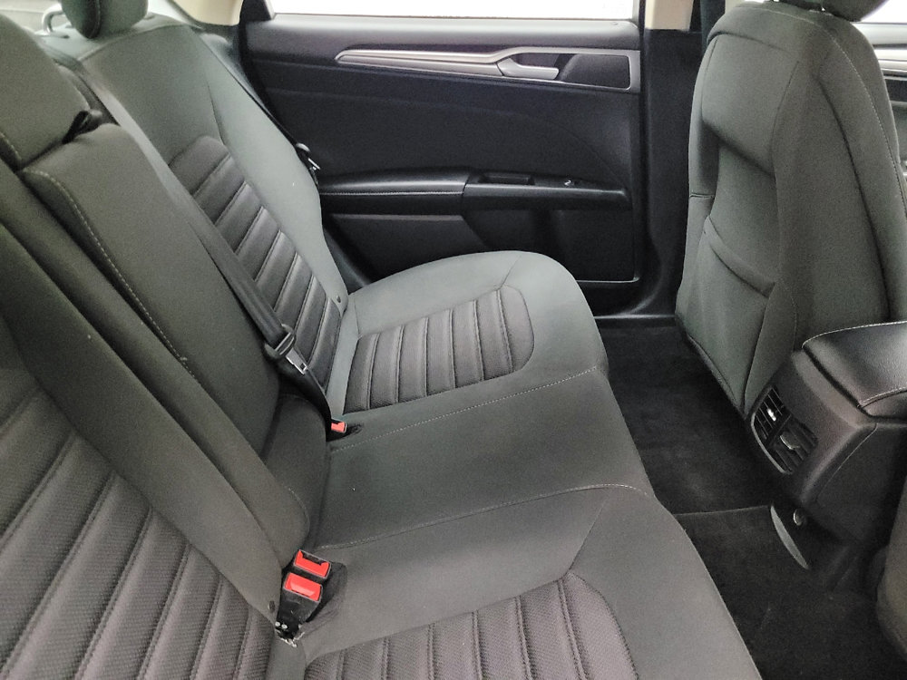 Used 2017 Ford Fusion SE w/ Fusion SE Technology Package FWD image 19