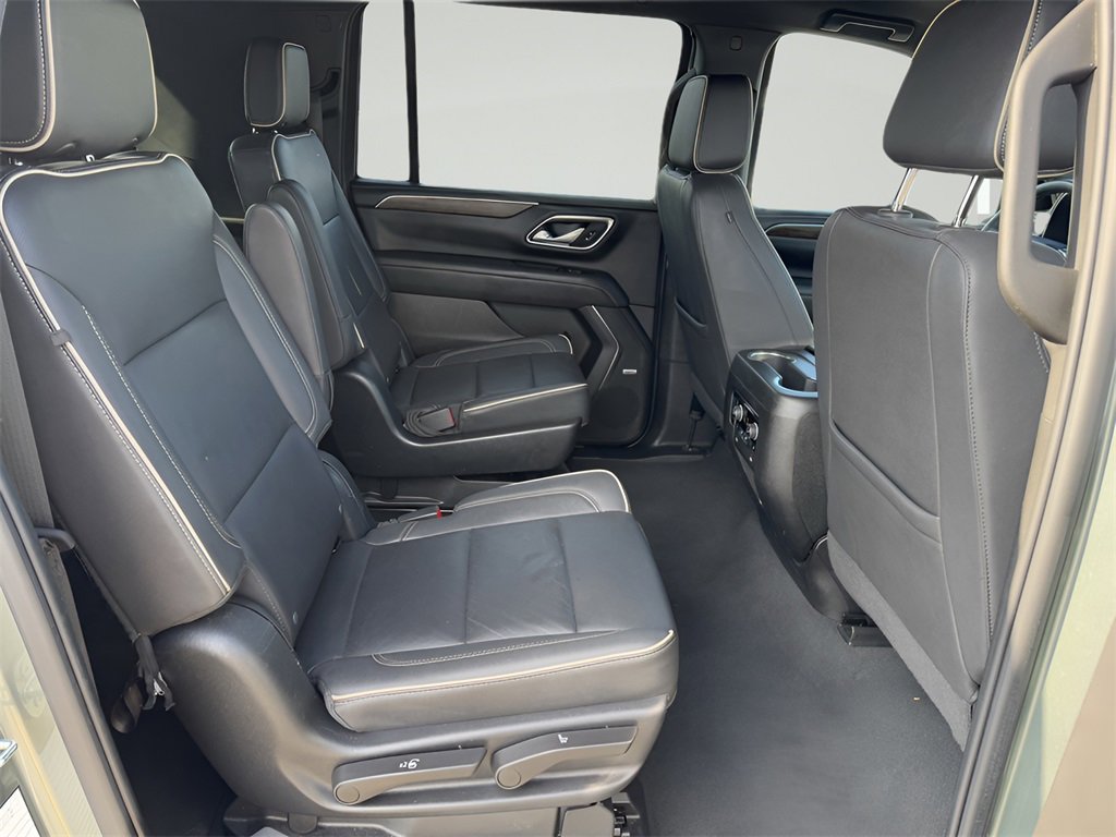 Used 2023 Chevrolet Suburban Premier image 31