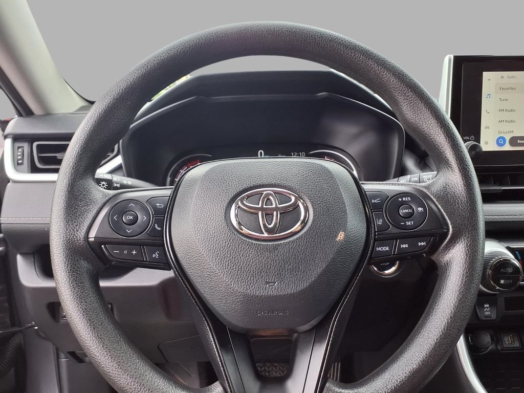 Used 2025 Toyota RAV4 XLE FWD image 13