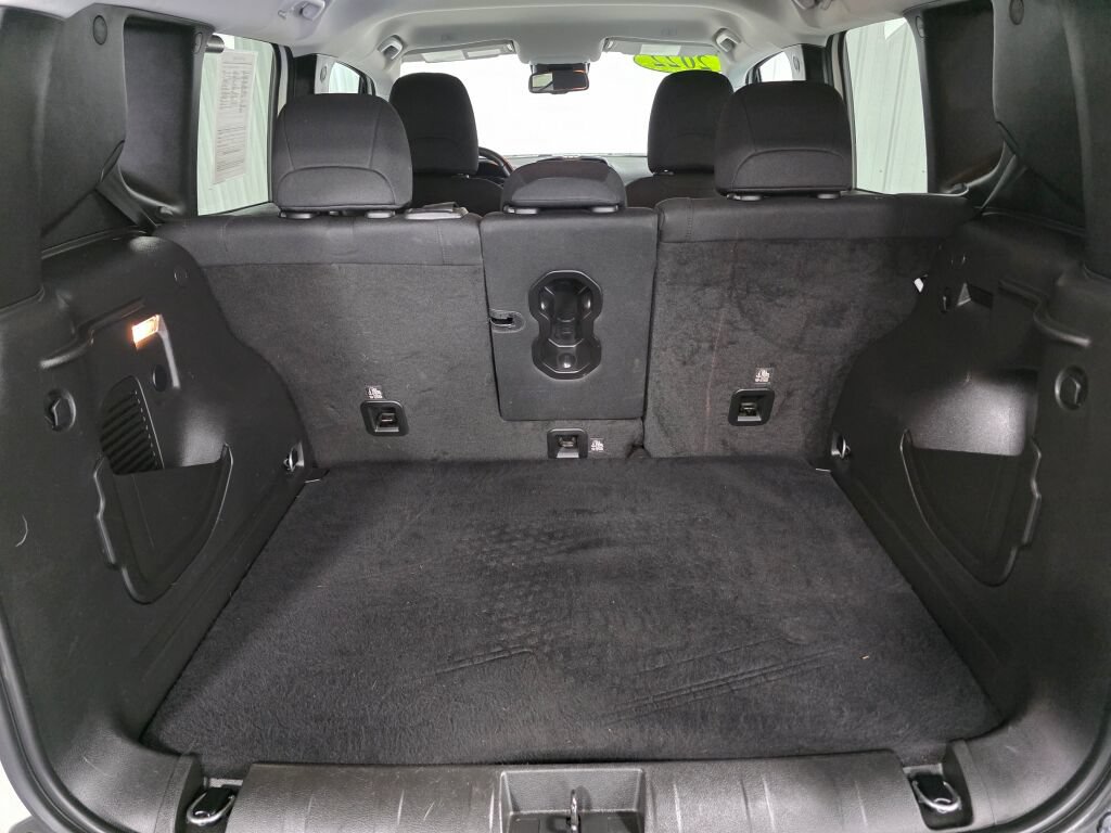 Used 2022 Jeep Renegade Latitude w/ Convenience Group AWD/4WD image 11