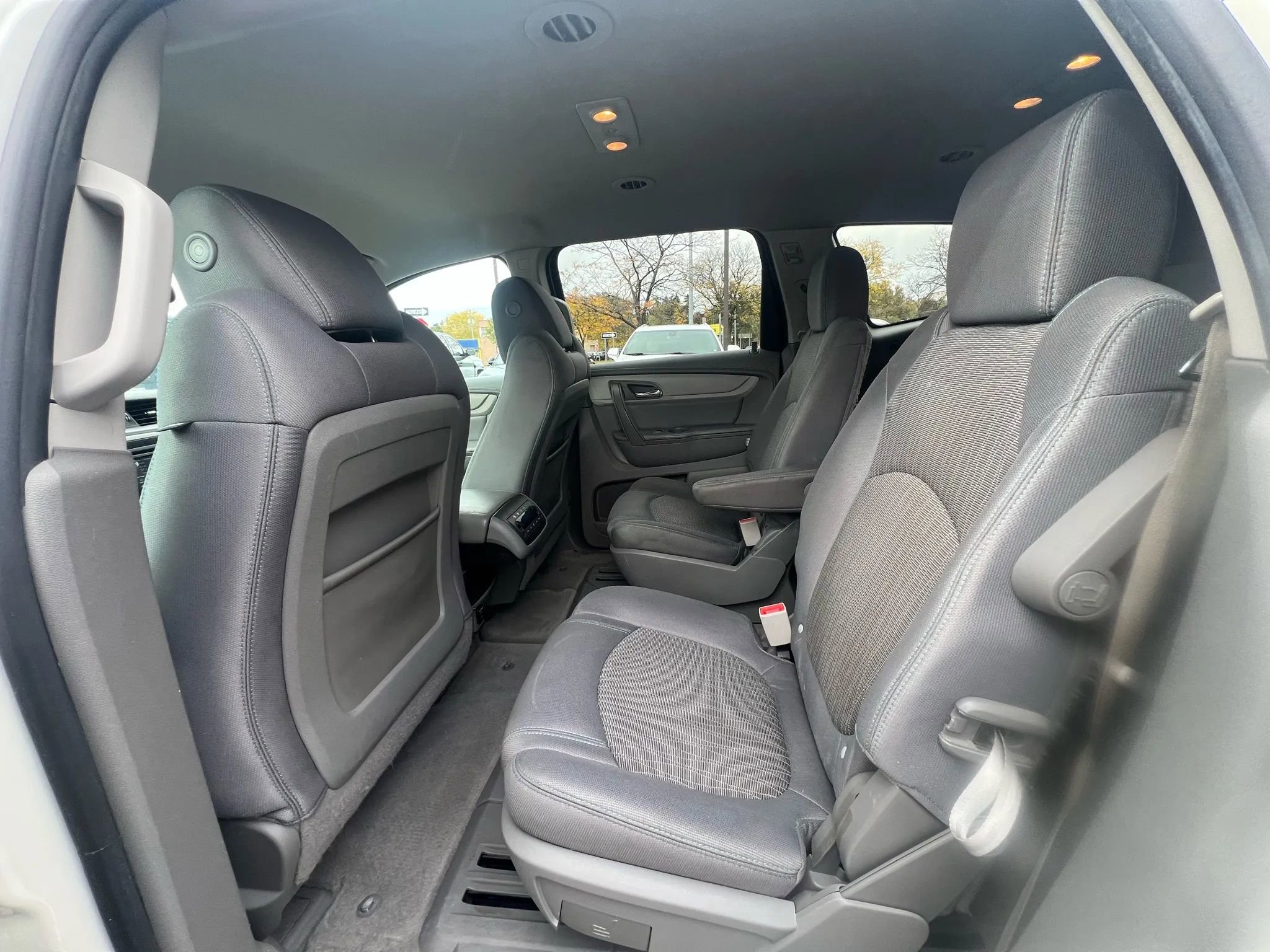 Used 2015 Chevrolet Traverse LT image 32