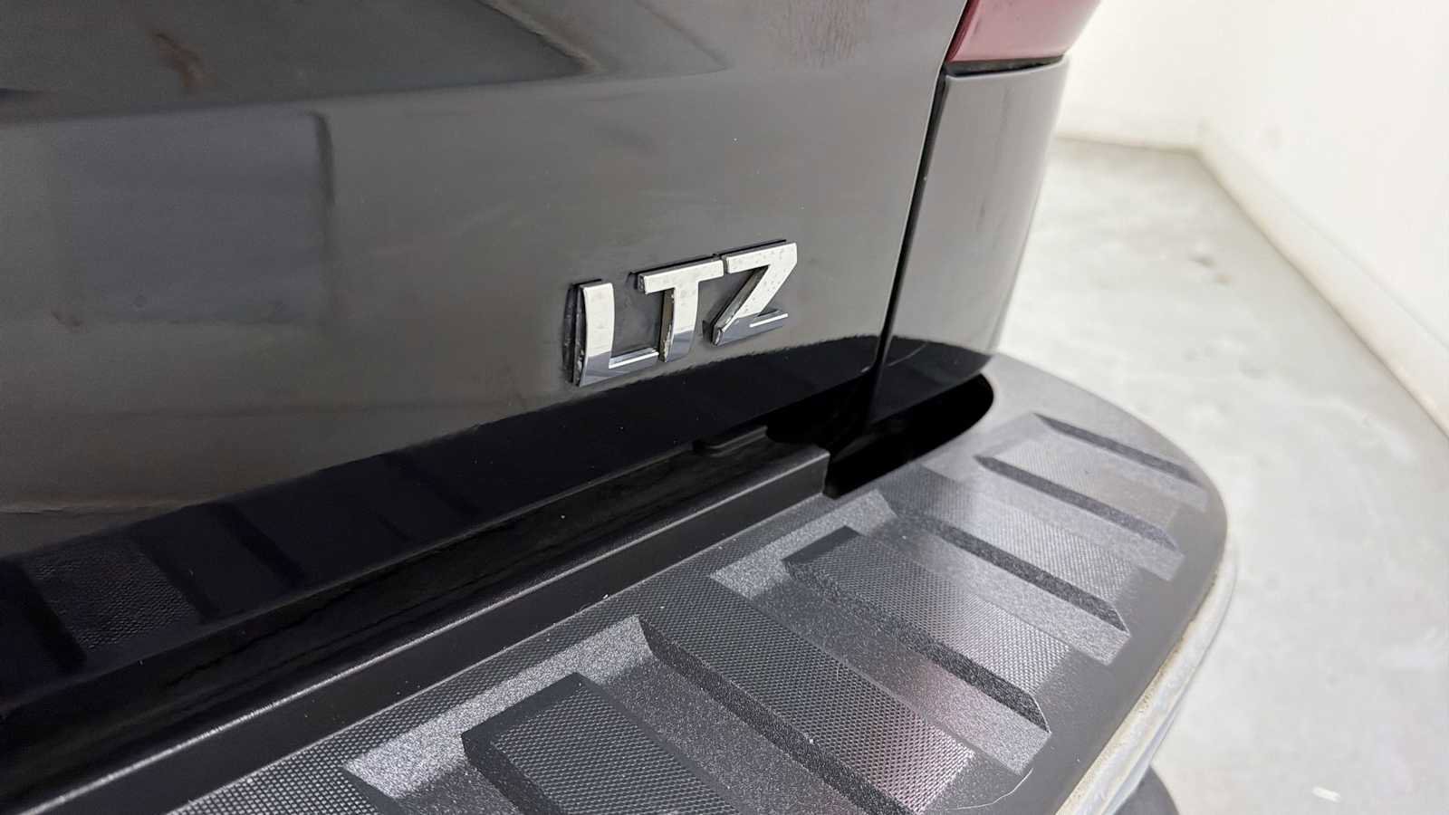 Used 2016 Chevrolet Silverado 1500 LTZ w/ LTZ Plus Package AWD/4WD image 28