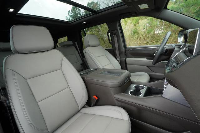 Used 2024 GMC Yukon SLT w/ SLT Premium Package image 28
