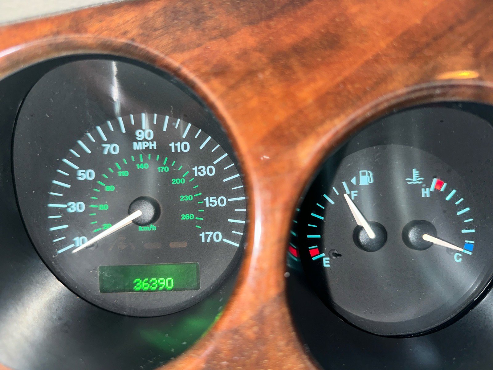 Used 2001 Jaguar XK8 Convertible image 38