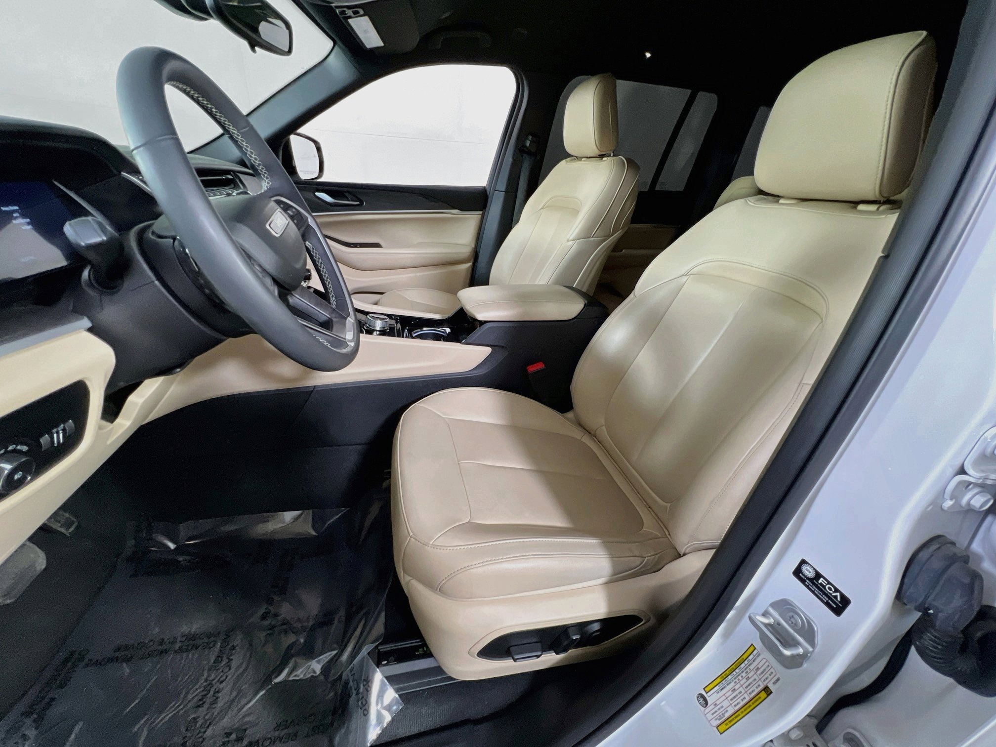 Used 2023 Jeep Grand Cherokee Limited AWD/4WD image 21