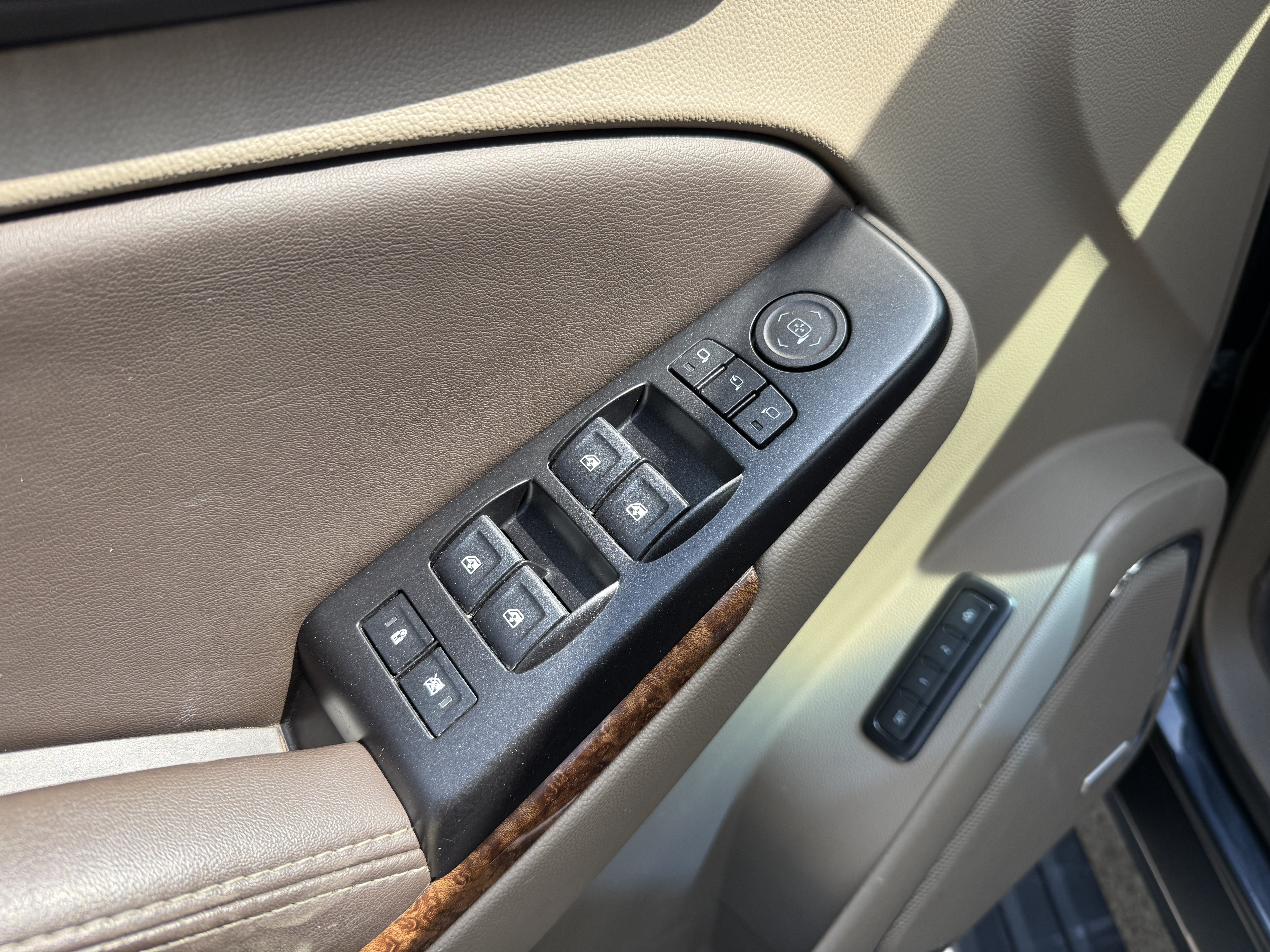 Used 2019 Chevrolet Suburban Premier RWD image 25