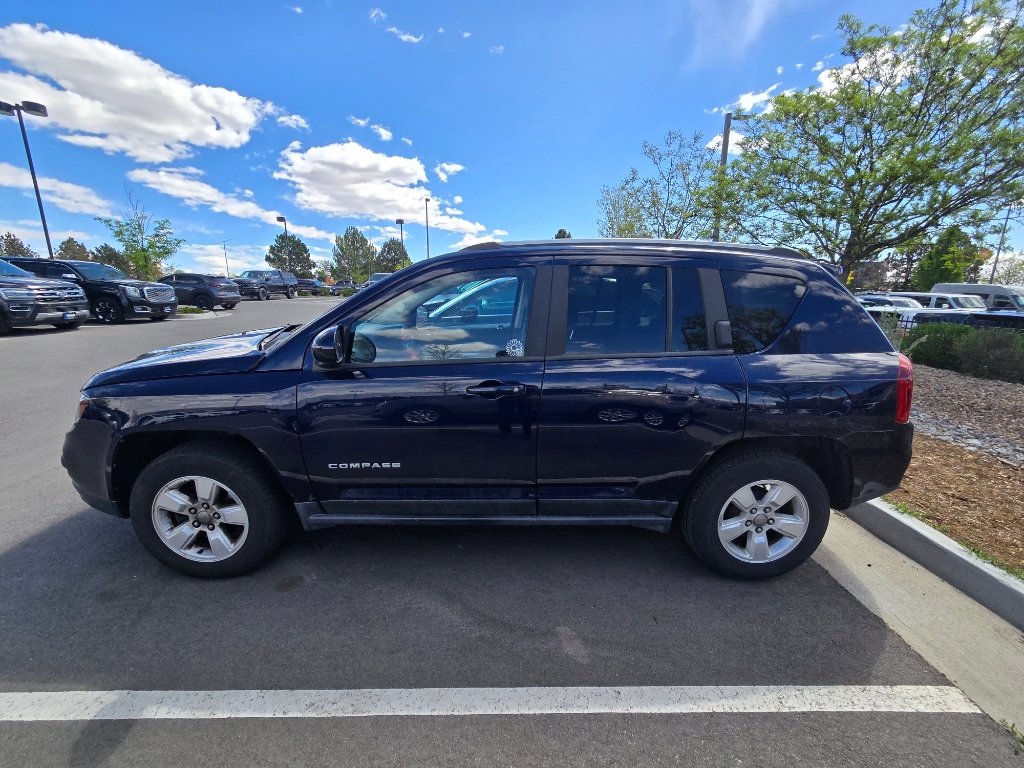 Used 2017 Jeep Compass Latitude FWD image 11